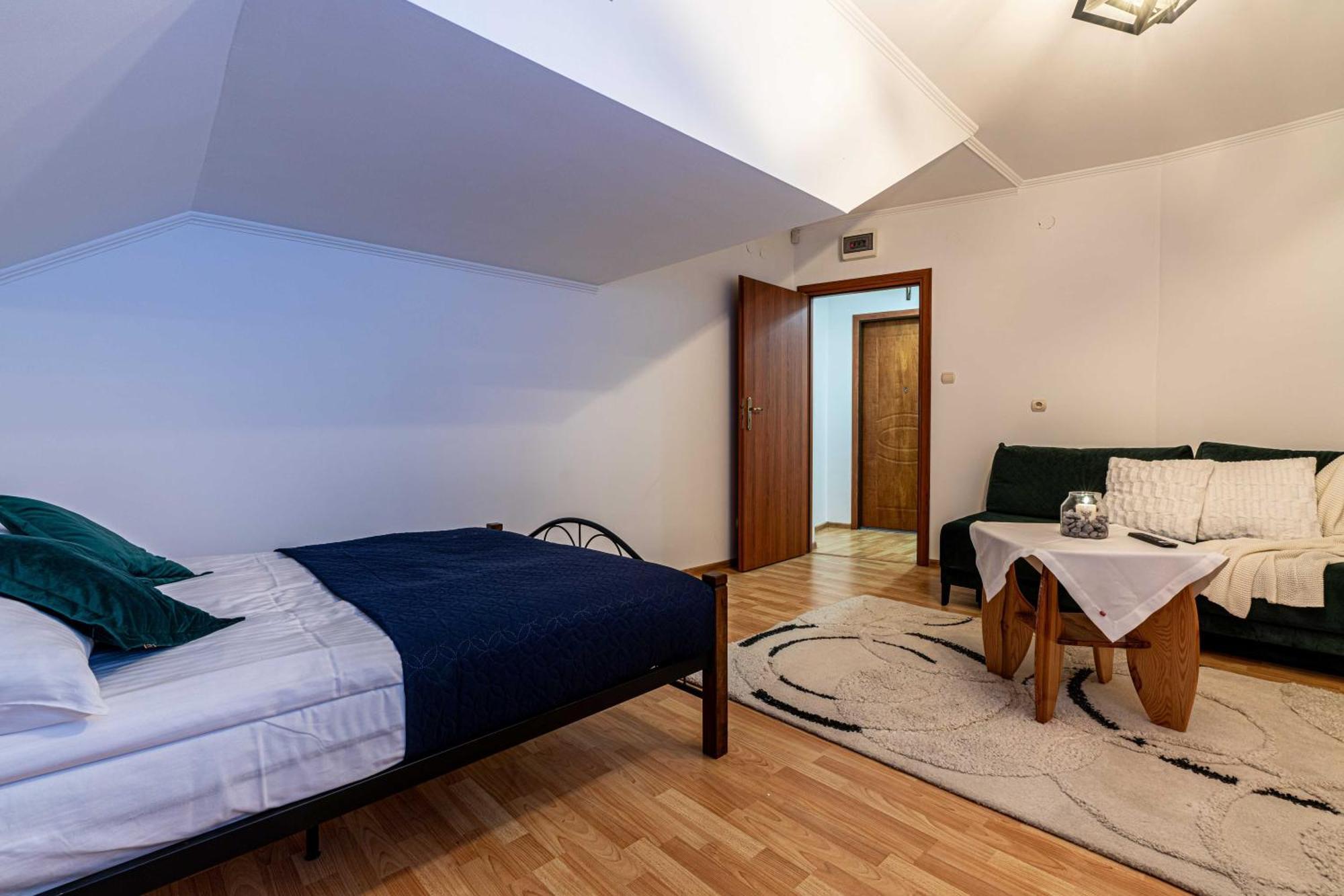 Aparteo Brzegi Apartment *